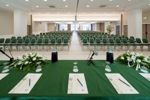 Verslo zona ir (arba) konferencijų salė apgyvendinimo įstaigoje Hotel Corallo