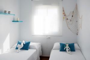 A bed or beds in a room at Summerland Apartments Rota