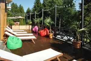 Aed väljaspool majutusasutust AuRoom Bakuriani Resort