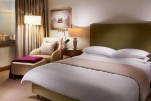 Posteľ alebo postele v izbe v ubytovaní Regent Warsaw Hotel