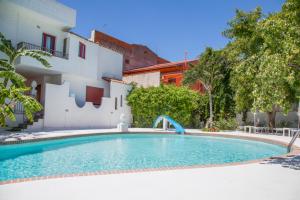 Bazén v ubytování Assinos Palace Hotel nebo v jeho okolí