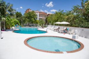 Bazén v ubytování Assinos Palace Hotel nebo v jeho okolí