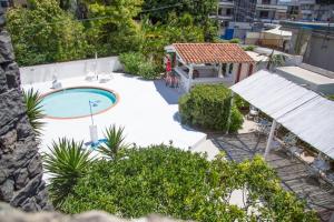 Bazén v ubytování Assinos Palace Hotel nebo v jeho okolí