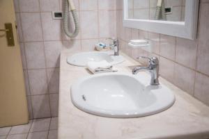 Koupelna v ubytování Assinos Palace Hotel