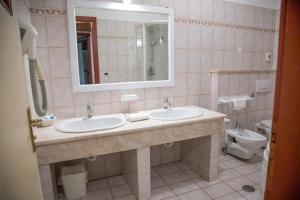 Koupelna v ubytování Assinos Palace Hotel