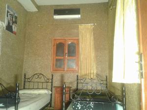 Rúm í herbergi á Auberge Gitelkst