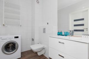 Kúpeľňa v ubytovaní Apartamenty Polanki Park BASEN, SAUNA & SIŁOWNIA by Noclegi Renters