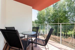 Balkón alebo terasa v ubytovaní Apartamenty Polanki Park BASEN, SAUNA & SIŁOWNIA by Noclegi Renters