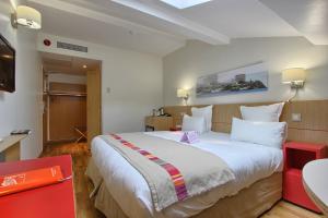 Ένα ή περισσότερα κρεβάτια σε δωμάτιο στο Best Western Hotel du Mucem +69 φωτογραφίες
