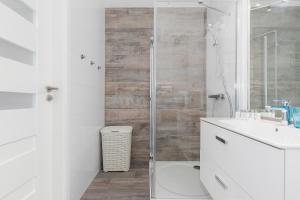 Kúpeľňa v ubytovaní Apartamenty Polanki Park BASEN, SAUNA & SIŁOWNIA by Noclegi Renters