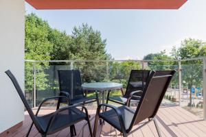 Balkón alebo terasa v ubytovaní Apartamenty Polanki Park BASEN, SAUNA & SIŁOWNIA by Noclegi Renters