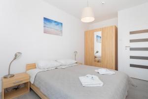 Posteľ alebo postele v izbe v ubytovaní Apartamenty Polanki Park BASEN, SAUNA & SIŁOWNIA by Noclegi Renters