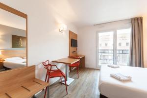 Ένα ή περισσότερα κρεβάτια σε δωμάτιο στο Residhotel Le Grand Prado