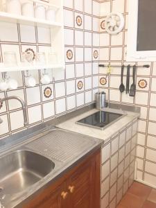 A kitchen or kitchenette at Apartamentos Albertos