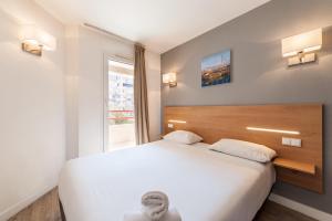 Ένα ή περισσότερα κρεβάτια σε δωμάτιο στο Residhotel Le Grand Prado