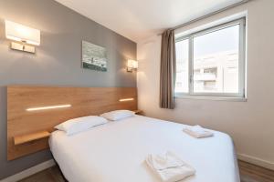 Ένα ή περισσότερα κρεβάτια σε δωμάτιο στο Residhotel Le Grand Prado
