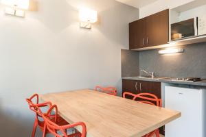 Η κουζίνα ή μικρή κουζίνα στο Residhotel Le Grand Prado