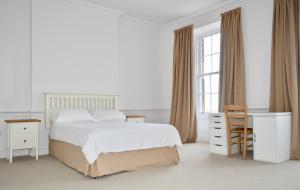 Katil atau katil-katil dalam bilik di 5 Bedroom Flat in Edinburgh City Centre