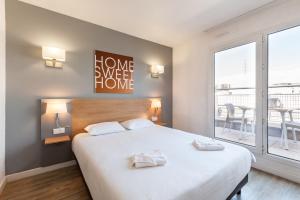 Ένα ή περισσότερα κρεβάτια σε δωμάτιο στο Residhotel Le Grand Prado