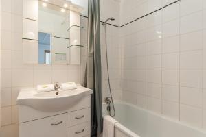 Ένα μπάνιο στο Residhotel Le Grand Prado