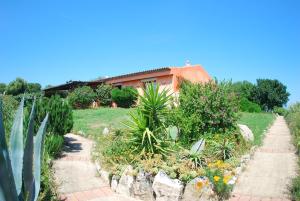 Gallery image of Li Espi Country Resort in Porto Pollo