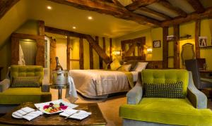 Posezení v ubytování Hatherley Manor Hotel & Spa