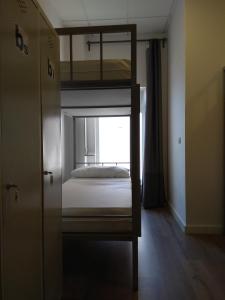 Двухъярусная кровать или двухъярусные кровати в номере Check In León
