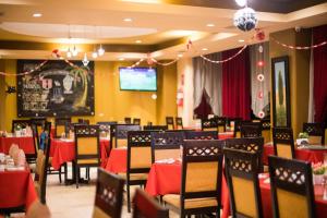 A restaurant or other place to eat at Hotel La Joya