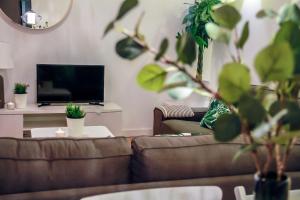 Telewizja i/lub zestaw kina domowego w obiekcie Real Beds Madrid