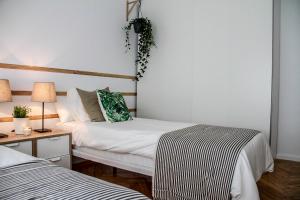Łóżko lub łóżka w pokoju w obiekcie Real Beds Madrid