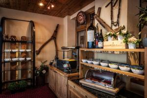 Kuchyň nebo kuchyňský kout v ubytování Hotel Astoria