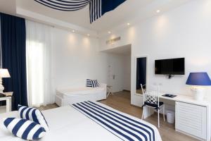 a hotel room with a bed and a desk at Hotel Nautilus in Cagliari
