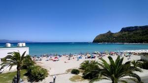 a group of people on a beach with the ocean at Hotel Nautilus in Cagliari