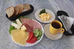 Jídlo v hostelu nebo okolí