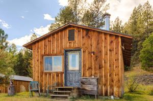 Gallery image of Mountaineer Cabin in Oroville