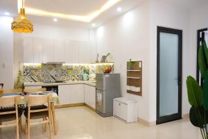 Kuchyň nebo kuchyňský kout v ubytování Phuong Tran Apartment and Hotel
