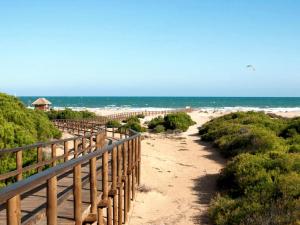 a sandy path leading to a beach with the ocean at Globus Gran Alacant in Santa Pola