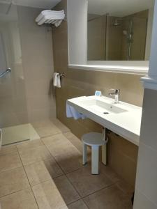 Ett badrum på Hotel Tamariu