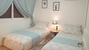 Giường trong phòng chung tại Hongdae Zoe Three Room House