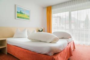 Postel nebo postele na pokoji v ubytování Alpenpension Regina