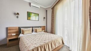 Ένα ή περισσότερα κρεβάτια σε δωμάτιο στο Hotel Pushkin