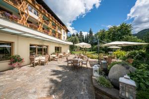 Nespecifikovaný výhled na hory nebo výhled na hory při pohledu z hotelu