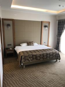 Кровать или кровати в номере YZE Pırlanta Hotel