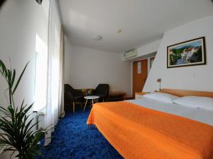Un pat sau paturi într-o cameră la Hotel garni Paleta