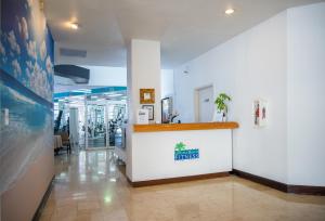 Vstupní hala nebo recepce v ubytování Crystal Beach Suites Miami Oceanfront Hotel
