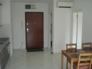 a room with a wooden door with a table and chairs at Appartement "Noni" in Okrug Donji