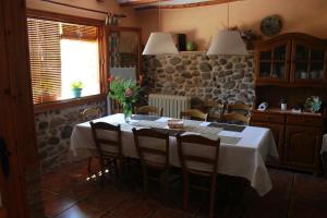 ห้องอาหารหรือที่รับประทานอาหารของ Casa Rural Edulis