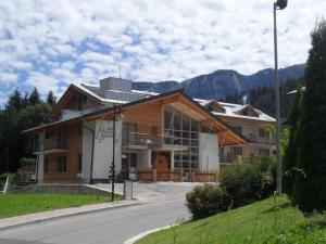 Gallery image of Bio Hotel Benny in Commezzadura