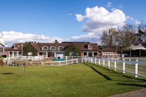 Gallery image of Sandown Park Lodge in Esher