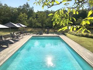 Piscine de l'établissement La Chartreuse du Maine ou située à proximité